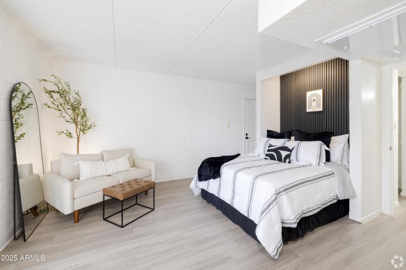 Emerald-Apartments - Remodeled Studio