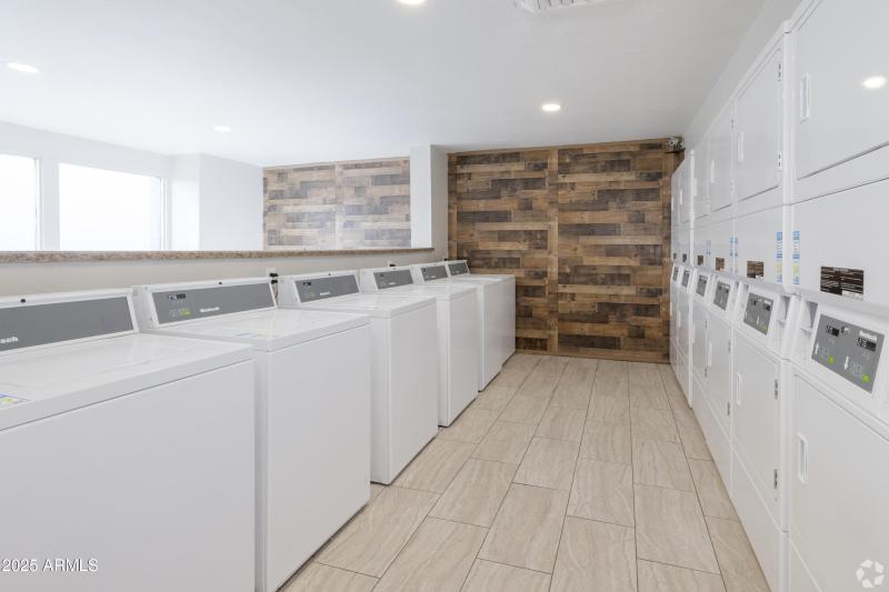 Emerald-Apartments - Laundry room