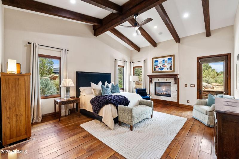 57-Primary Bedroom (1)