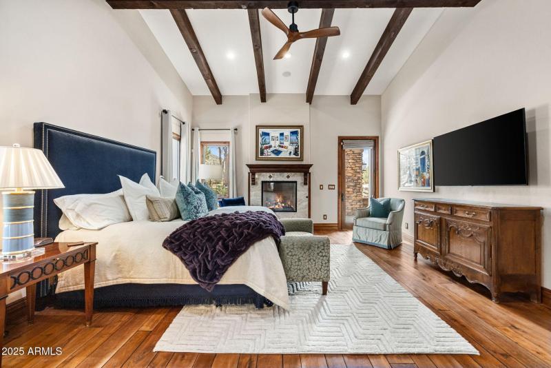 58-Primary Bedroom (8)