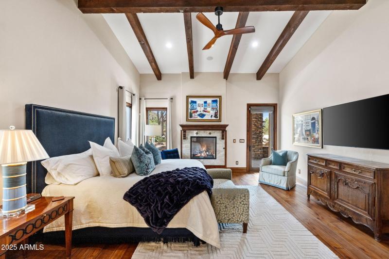 59-Primary Bedroom (2)