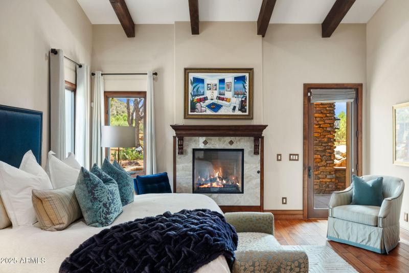 60-Primary Bedroom (3)