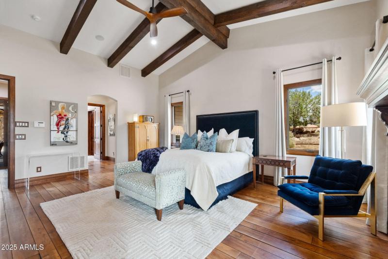 62-Primary Bedroom (5)