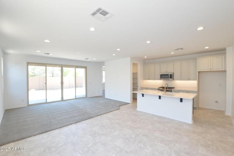 5) 53211-67a57cbcdea48