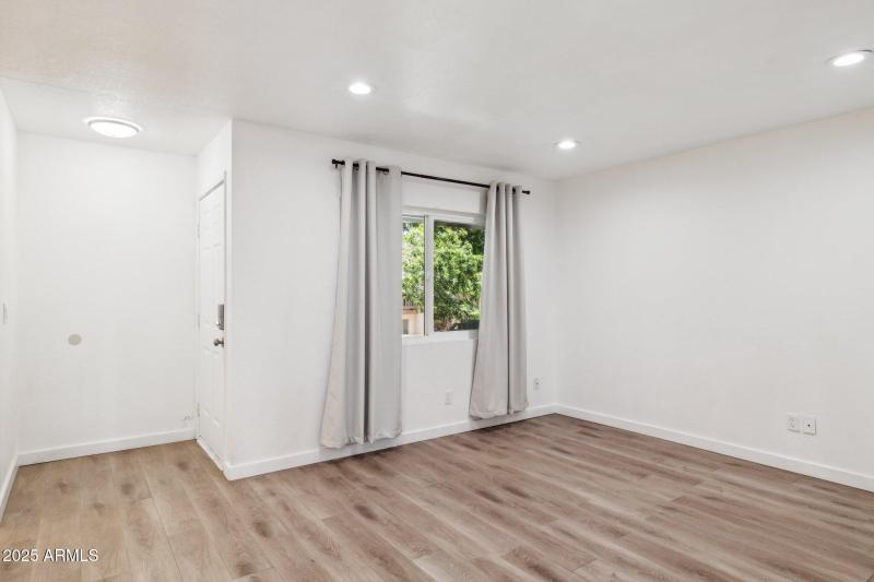 web-or-mls-520-n-stapley-dr-bldg-16-290