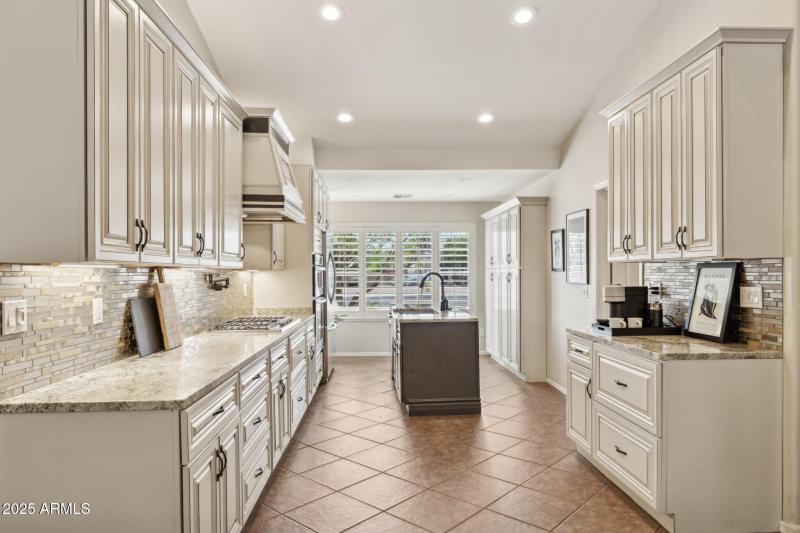 9-web-or-mls-28814-n-45th-st