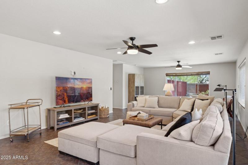 15-web-or-mls-28814-n-45th-st