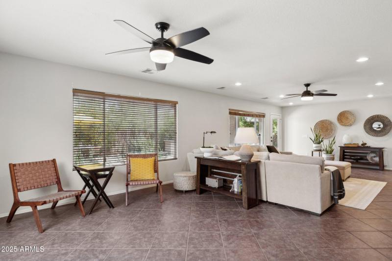 17-web-or-mls-28814-n-45th-st