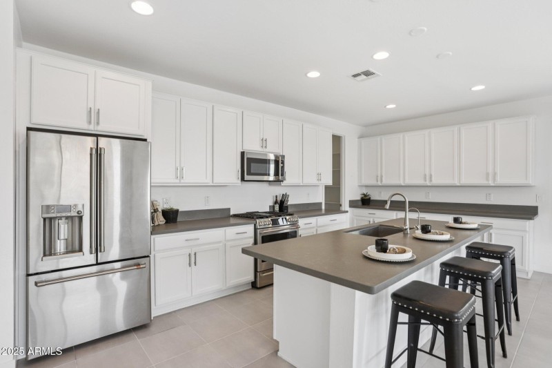 19-web-or-mls-E Via Del Sol-0506-013