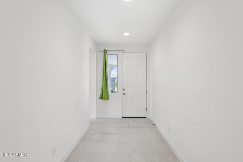 32-web-or-mls-E Via Del Sol-0506-026