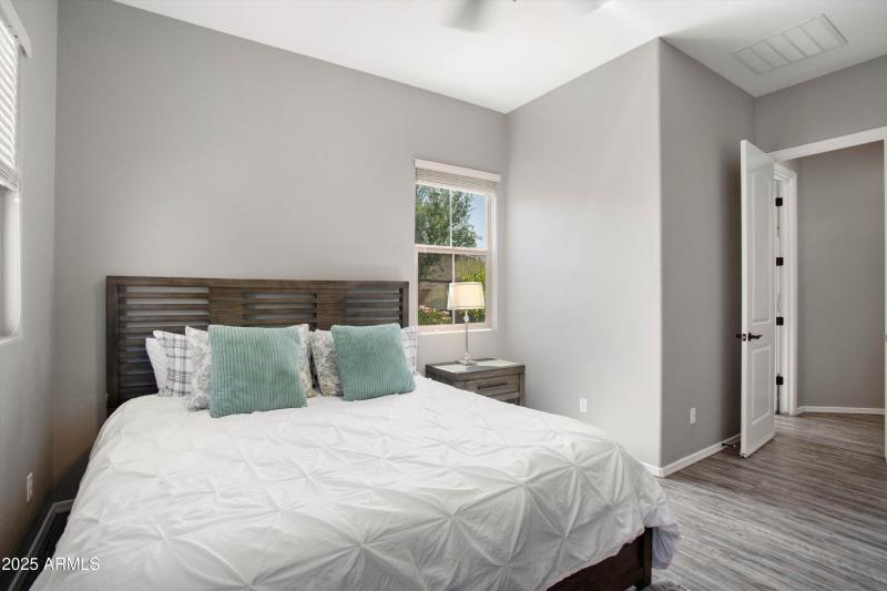 LARGE GUEST BEDROOM