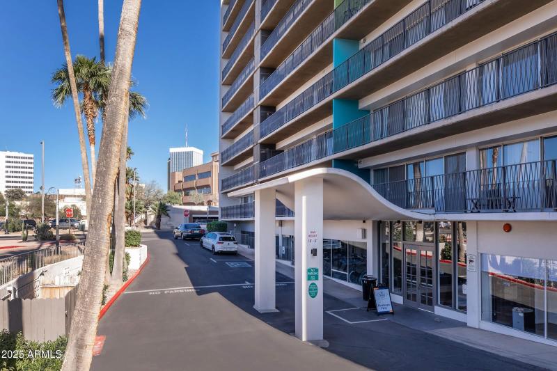 Redonod Condo Entrence