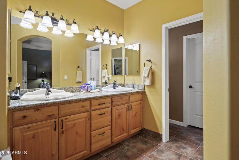 Secondary Suite en suite