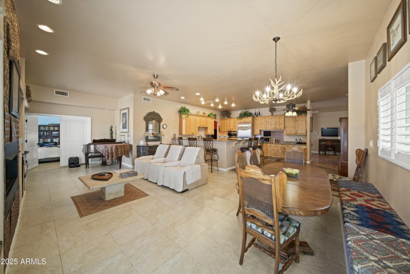 35916 N 213th Dr 00033