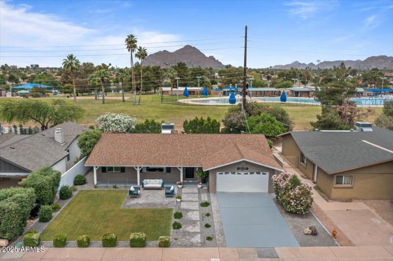 01-Aerial front of home