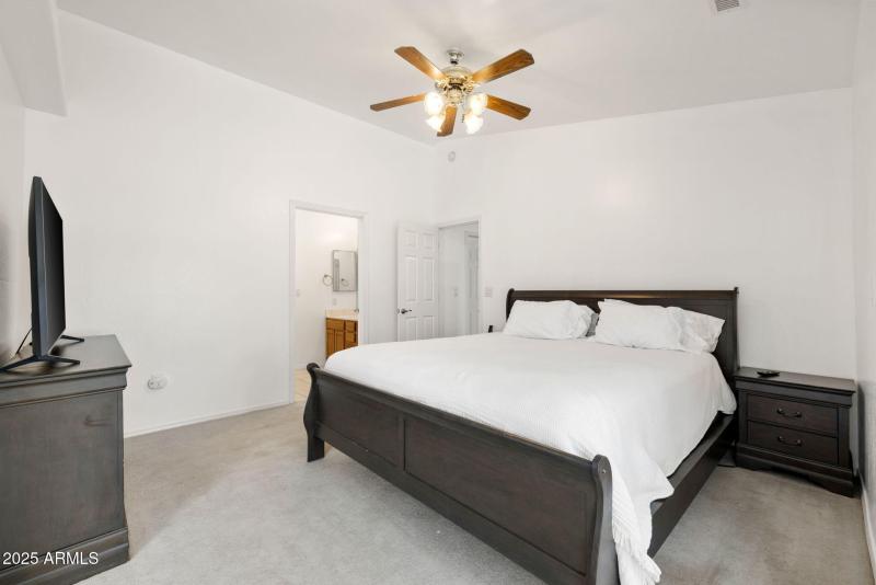 16-Primary Bedroom (2)