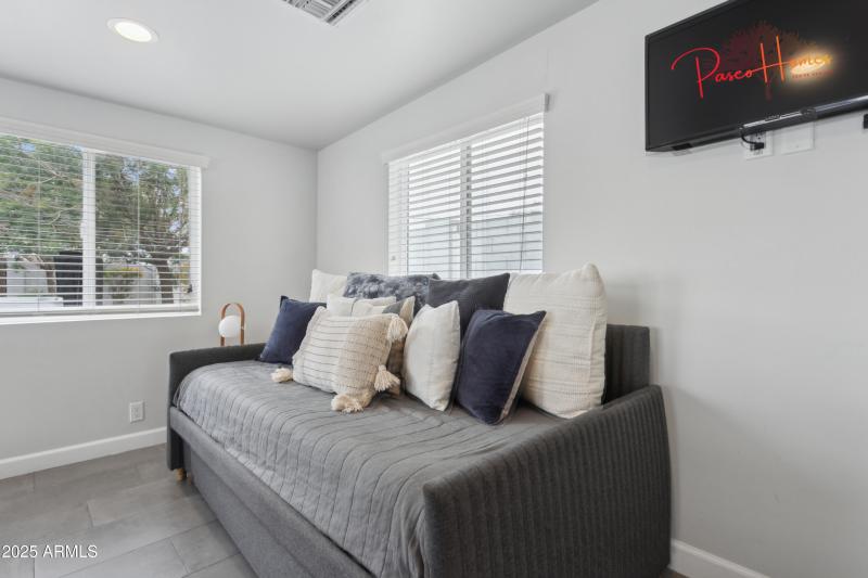 18-print-1142-e-tempe-dr