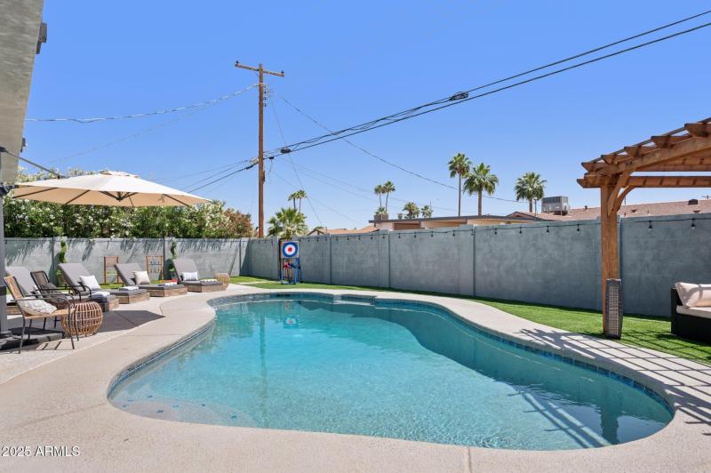 40-web-or-mls-6907-e-willetta-st