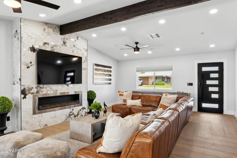 9-web-or-mls-6907-e-willetta-st