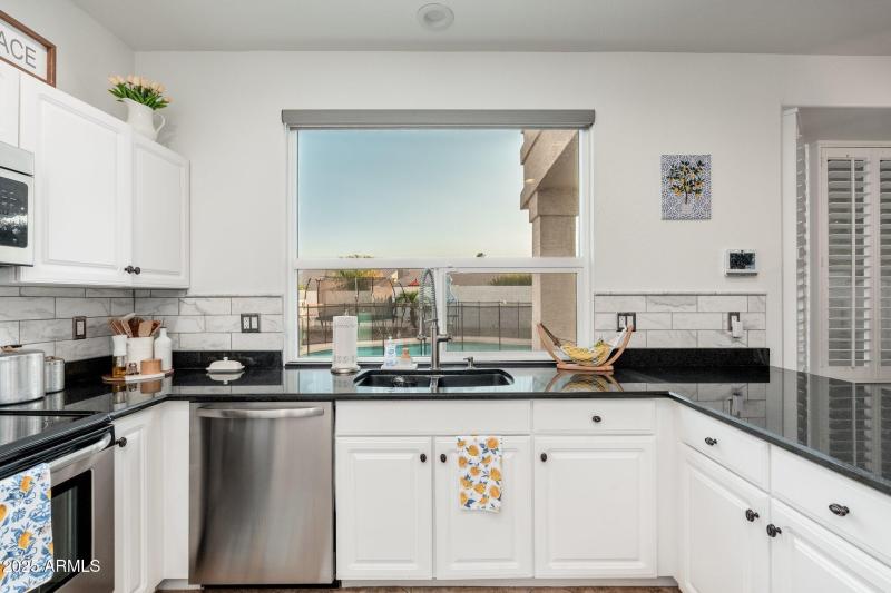 13 W Silverwood Dr - 11