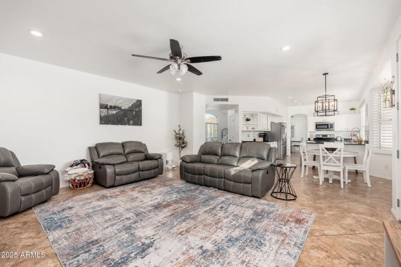 13 W Silverwood Dr - 18