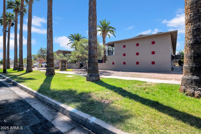 2-web-or-mls-31 W 2nd St-2
