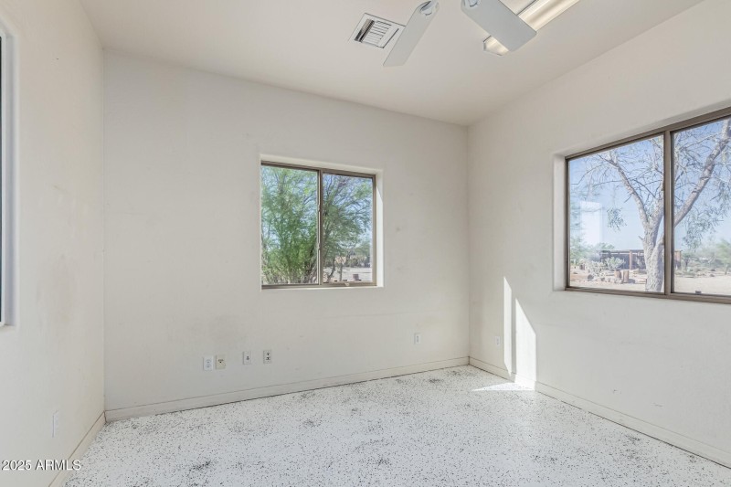 Guest House Office 02