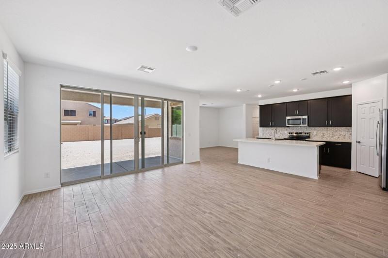 6-web-or-mls-S 240th Ln-1106-006