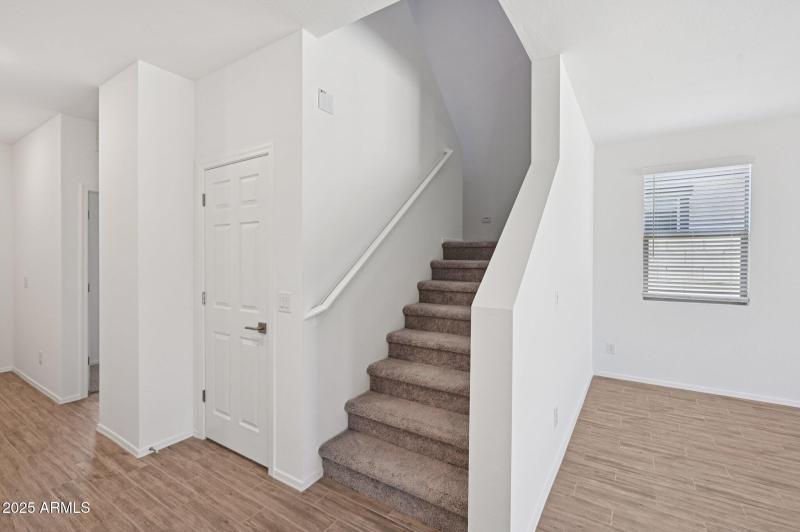 16-web-or-mls-S 240th Ln-1106-016