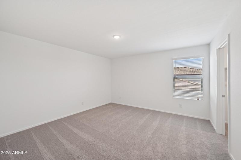 32-web-or-mls-S 240th Ln-1106-032