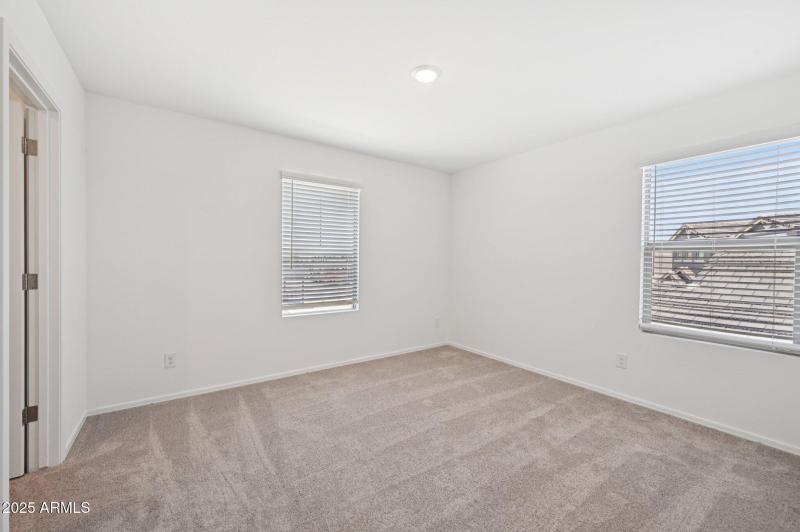 35-web-or-mls-S 240th Ln-1106-035