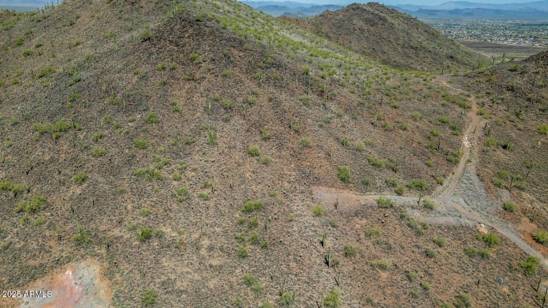 18XX W Sentinel Rock Rd-large-008-015-18