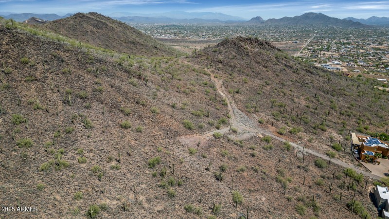 18XX W Sentinel Rock Rd-large-009-009-18