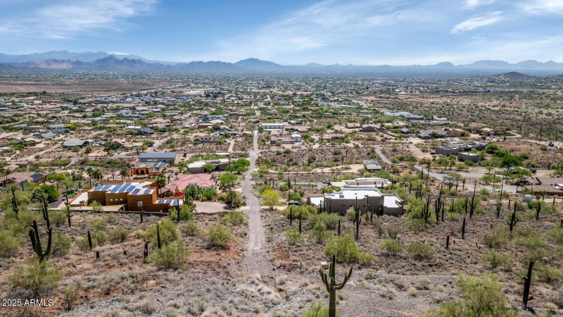 18XX W Sentinel Rock Rd-large-019-012-18