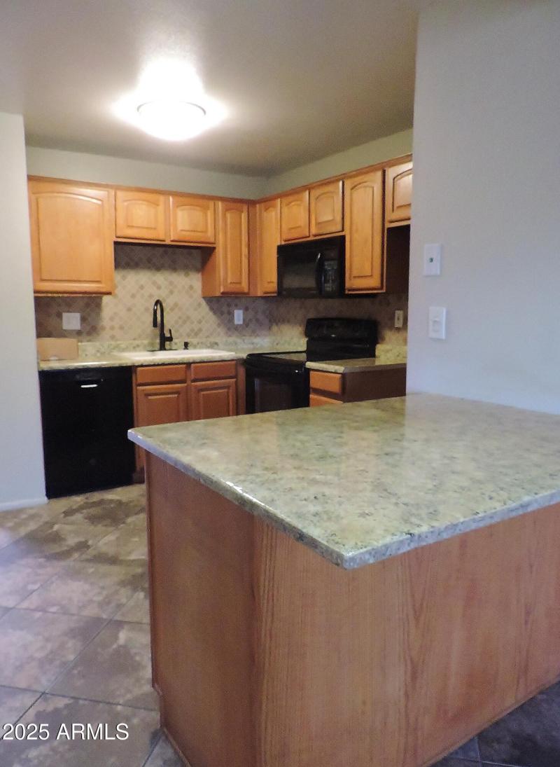 30 E Brown Rd 2113 052