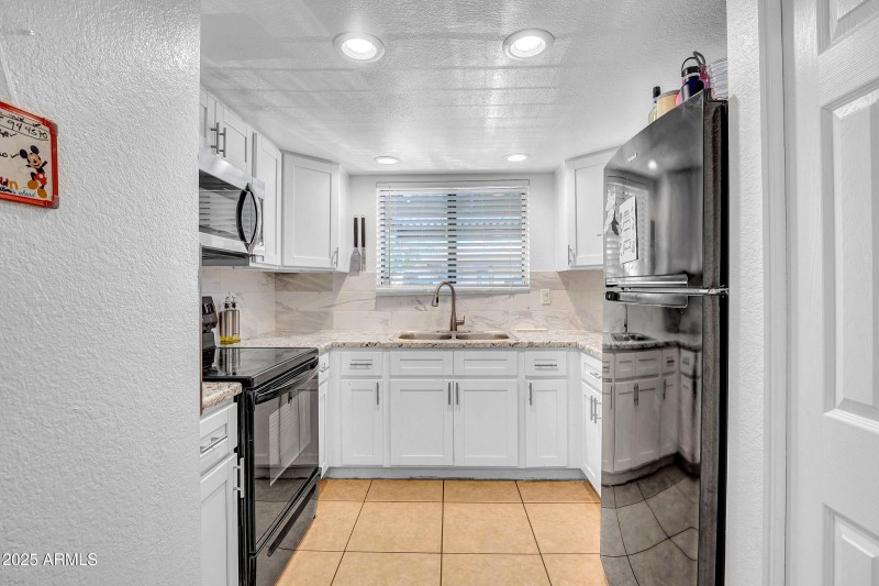 17-custom-3045 E Grandview Rd-17