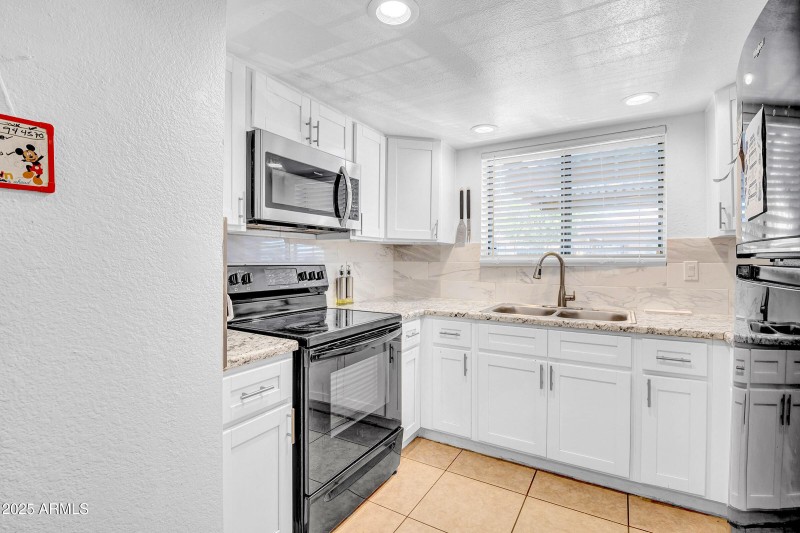 19-custom-3045 E Grandview Rd-19