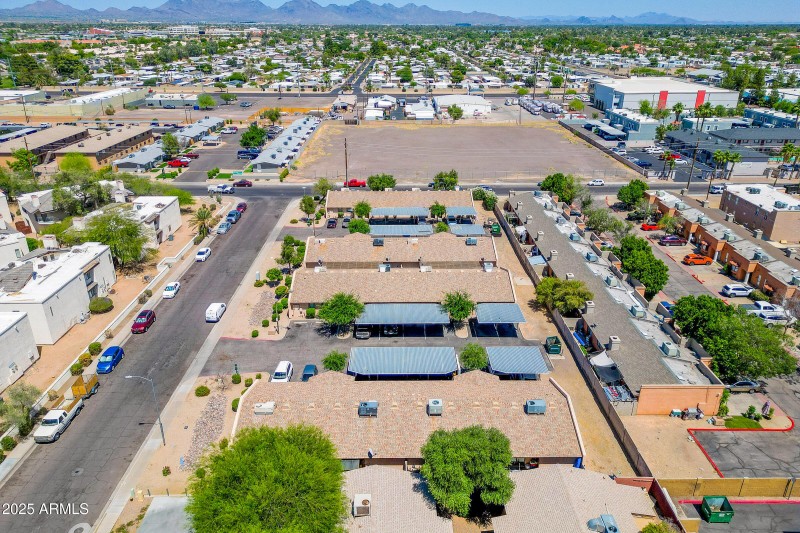 32-custom-3045 E Grandview Rd-32