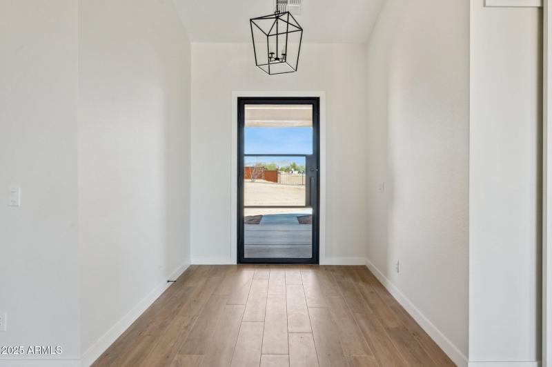 6-web-or-mls-13653-e-aloe-vera-dr