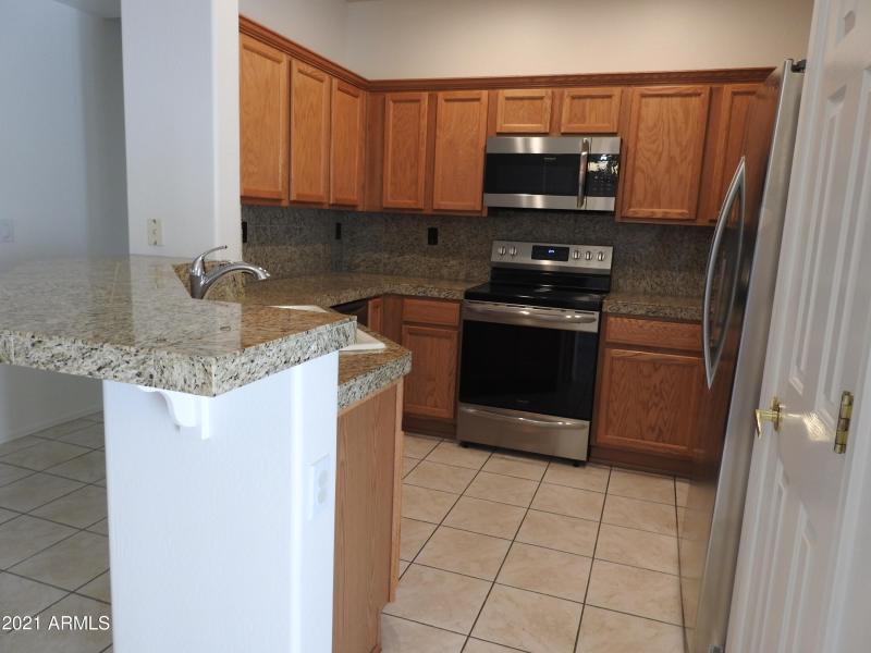 Kitchen - new stove/microwave