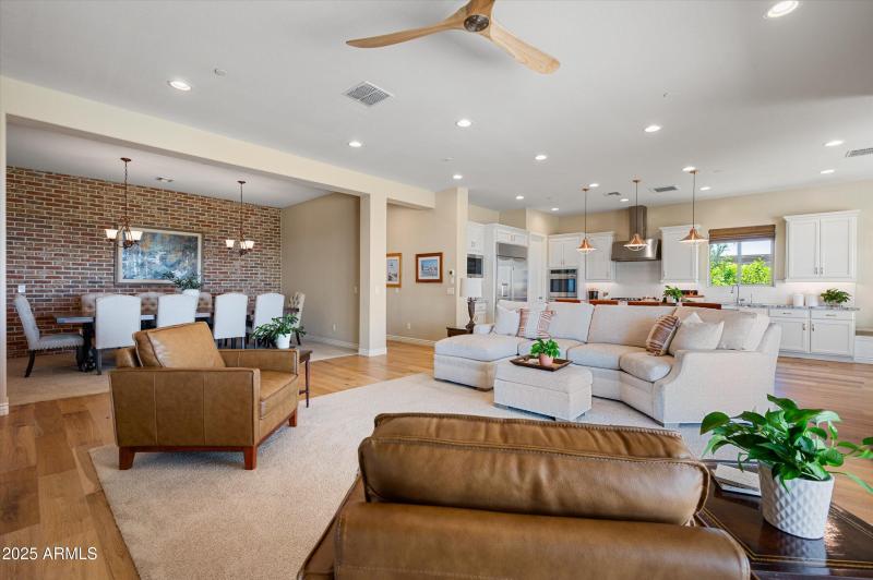 11-8651WArtemisaAve-11