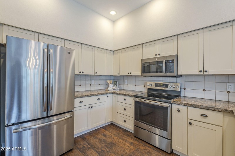 18-web-or-mls-East Becker-18