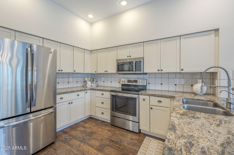 19-web-or-mls-East Becker-19