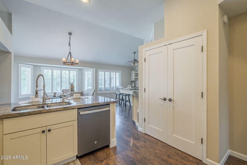 20-web-or-mls-East Becker-20