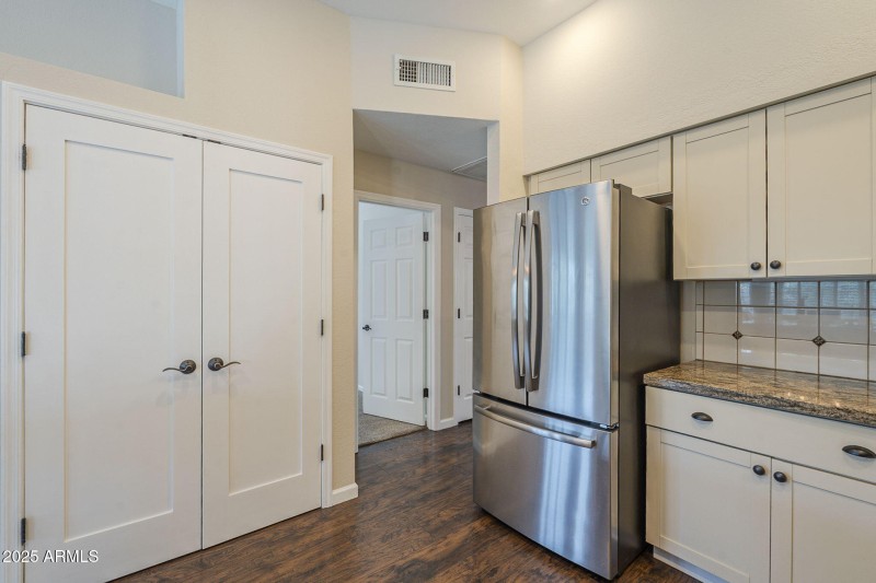 21-web-or-mls-East Becker-21
