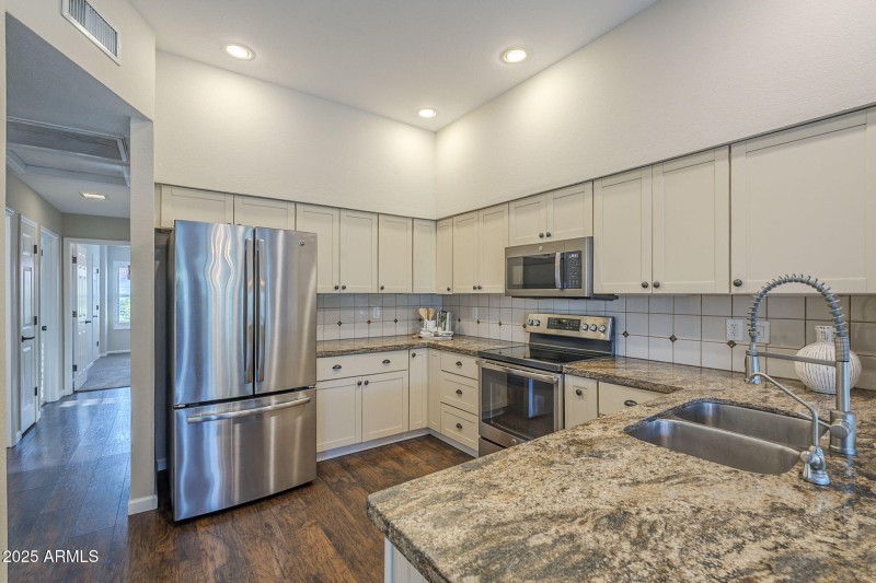 27-web-or-mls-East Becker-27