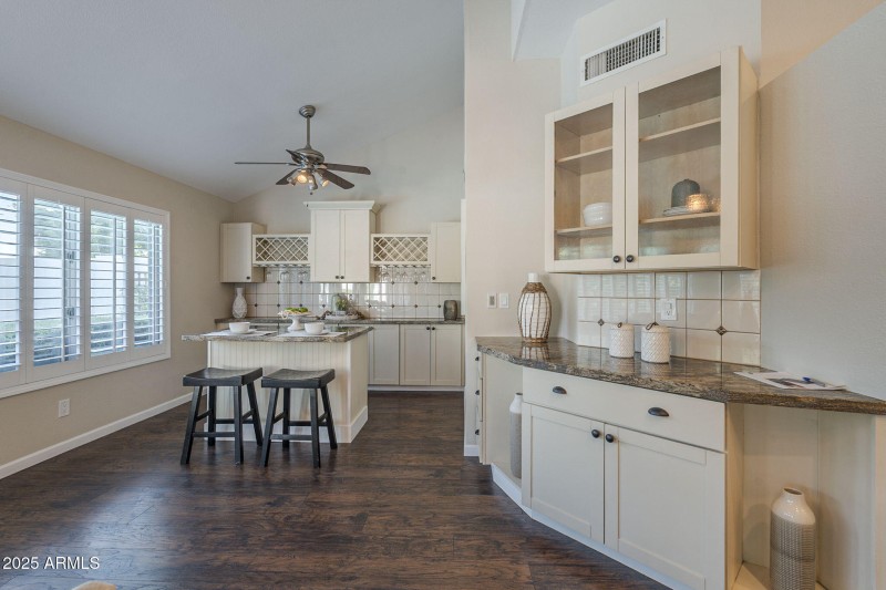 34-web-or-mls-East Becker-34
