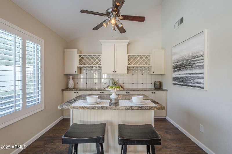 39-web-or-mls-East Becker-39