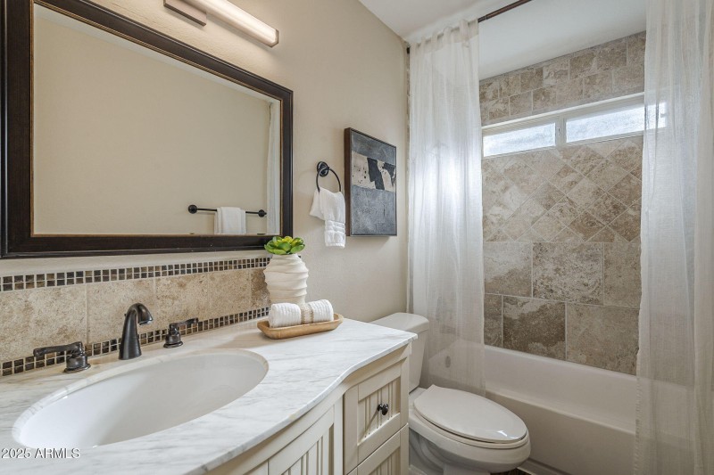 56-web-or-mls-East Becker-56