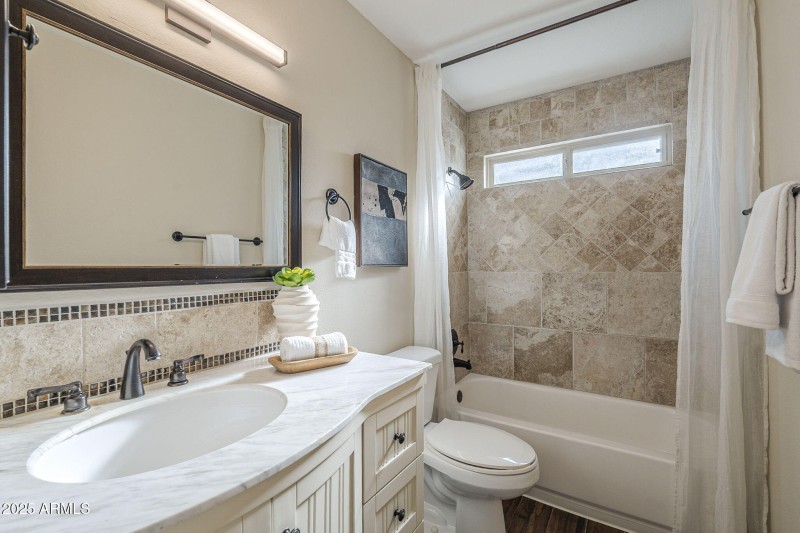 57-web-or-mls-East Becker-57